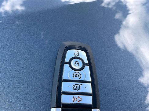 Used 2020 Ford Explorer XLT w/ Equipment Group 202A image 18