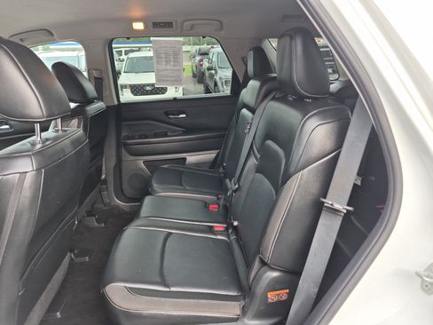 Used 2024 Nissan Pathfinder SL AWD/4WD image 15