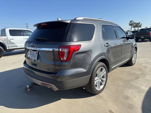 Used 2017 Ford Explorer XLT w/ Equipment Group 202A image 3