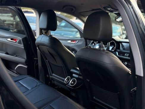 Used 2019 Alfa Romeo Stelvio image 29
