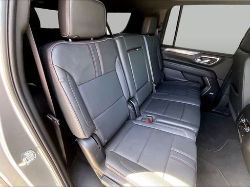 Used 2024 Chevrolet Suburban RST RWD image 19