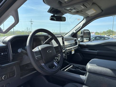 New 2026 Ford F250 4x4 Crew Cab Super Duty image 10