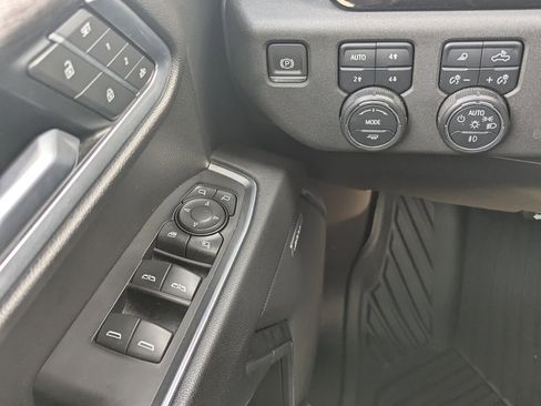 Used 2022 Chevrolet Silverado 1500 LTZ image 34