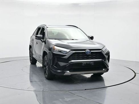 Used 2022 Toyota RAV4 SE image 4