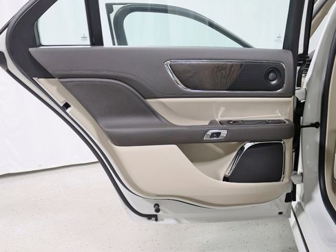 Used 2020 Lincoln Continental Reserve image 36