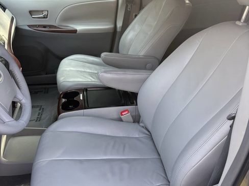 Used 2011 Toyota Sienna XLE w/ Entertainment Pkg FWD image 20