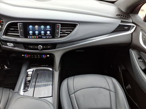 Used 2024 Buick Enclave Premium image 7