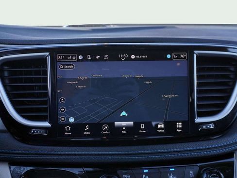 Used 2021 Chrysler Pacifica Touring-L FWD image 27