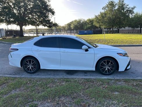 Used 2023 Toyota Camry SE image 6