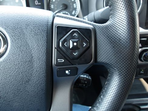 Used 2017 Toyota Tacoma Limited image 17