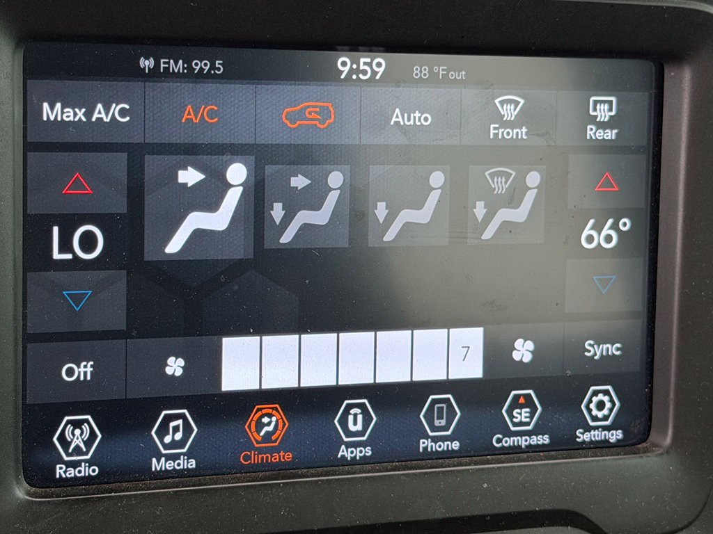 Used 2020 Jeep Renegade Latitude w/ Popular Equipment Group FWD image 28
