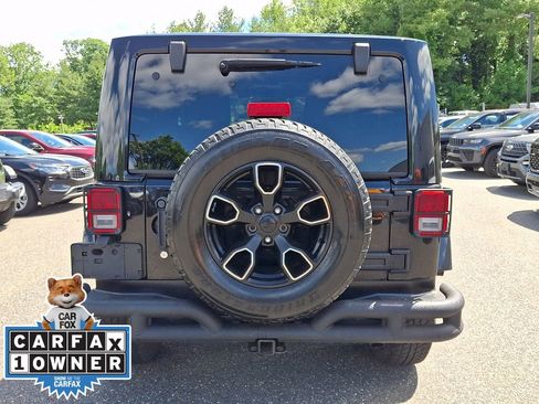 Used 2018 Jeep Wrangler Sahara AWD/4WD image 5