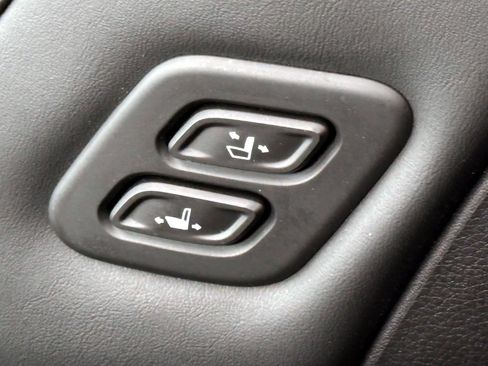 Used 2025 Kia Carnival SX FWD image 22
