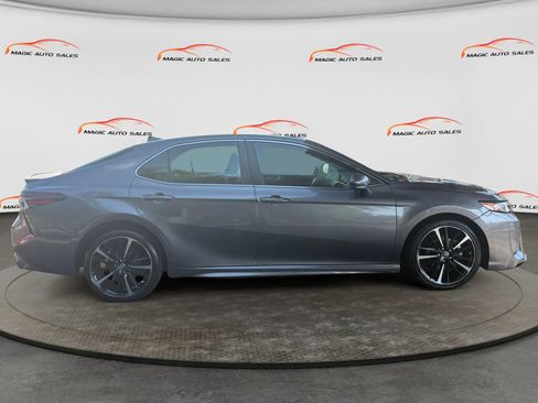 Used 2020 Toyota Camry SE FWD image 6