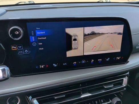 Used 2025 Chevrolet Traverse LT w/ Driver Confidence Package image 23