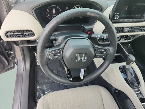 Used 2023 Honda HR-V LX image 32