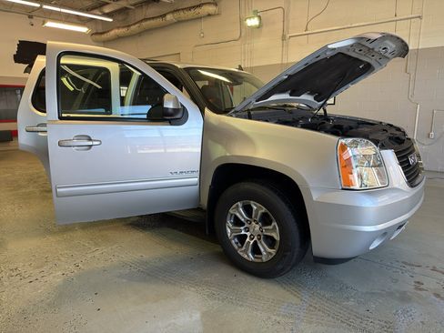 Used 2012 GMC Yukon SLT w/ SLT-2 Equipment Package AWD/4WD image 7