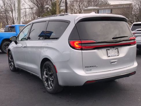 New 2026 Chrysler Pacifica Select image 6