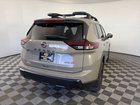 Used 2025 Nissan Rogue SV w/ Rock Creek Premium Package image 10