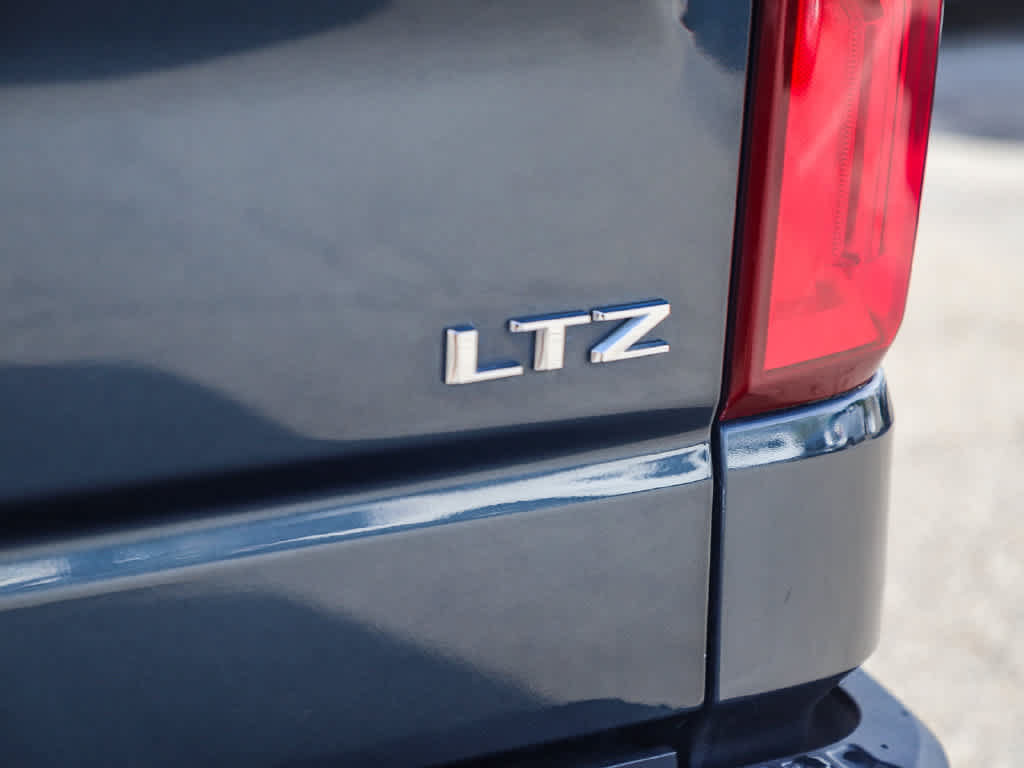 Used 2020 Chevrolet Silverado 1500 LTZ w/ LTZ Premium Package AWD/4WD image 52