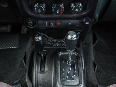 Used 2015 Jeep Wrangler Unlimited Sahara AWD/4WD image 19