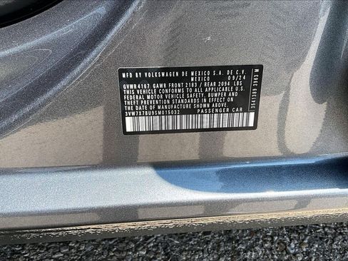 Used 2025 Volkswagen Jetta SE FWD image 35