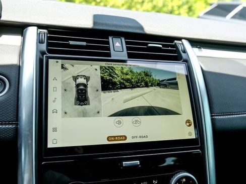 New 2026 Land Rover Discovery Limited Edition AWD/4WD image 28