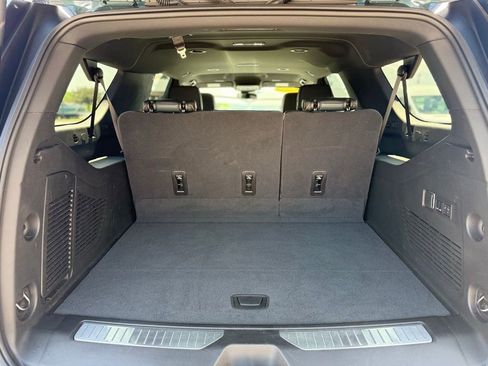 Used 2025 GMC Yukon XL AT4 image 16