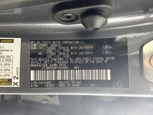 Used 2023 Lexus GX 460 Premium w/ Accessory Package AWD/4WD image 25