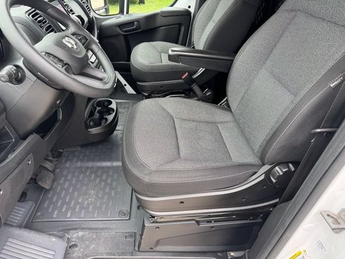 Used 2025 RAM ProMaster 2500 w/ U-Haul Equipment Group FWD image 10
