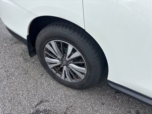 Used 2017 Nissan Pathfinder S FWD image 11