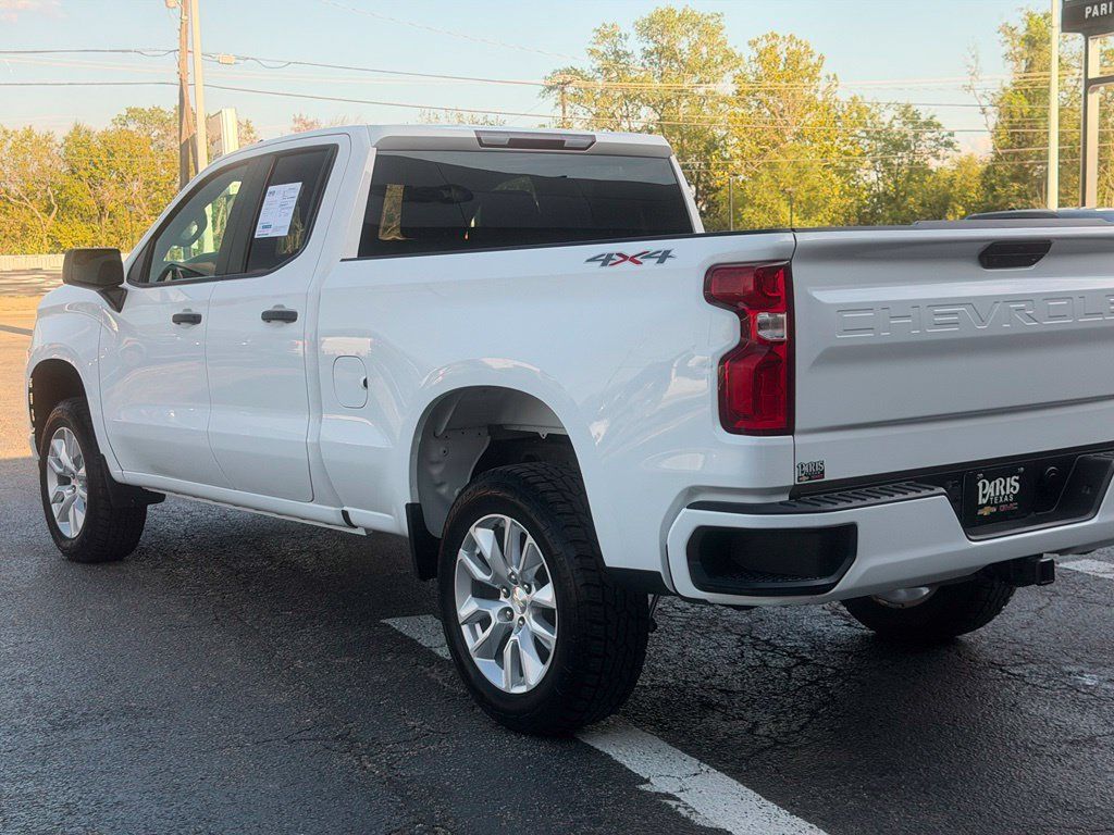 Used 2022 Chevrolet Silverado 1500 Custom w/ Safety Confidence Package AWD/4WD image 8