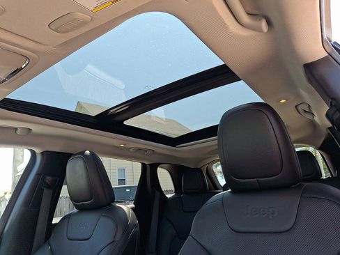 Used 2019 Jeep Cherokee Limited AWD/4WD image 14