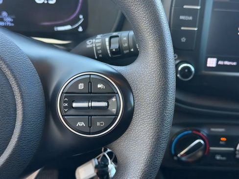 Used 2023 Kia Soul LX w/ LX Technology Package FWD image 21
