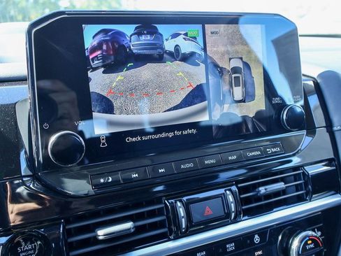 New 2025 Nissan Pathfinder SL image 4