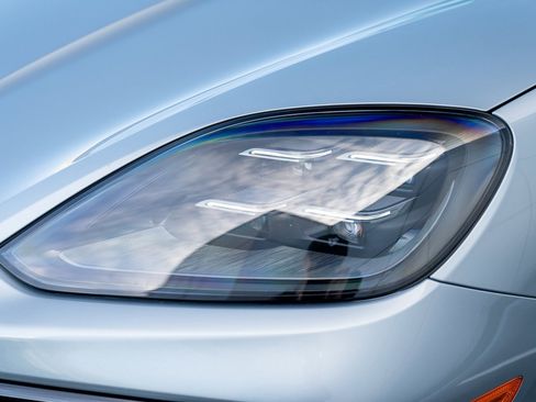 Used 2025 Porsche Cayenne image 30