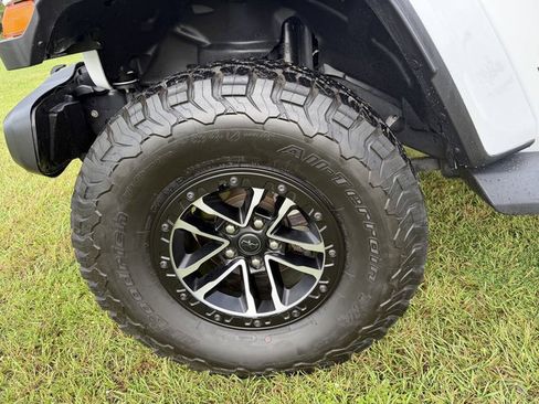 Used 2021 Jeep Wrangler Unlimited Sahara AWD/4WD image 14