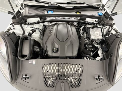 Used 2026 Porsche Macan AWD/4WD image 30