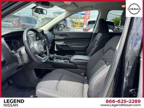 Used 2024 Nissan Pathfinder S AWD/4WD image 13