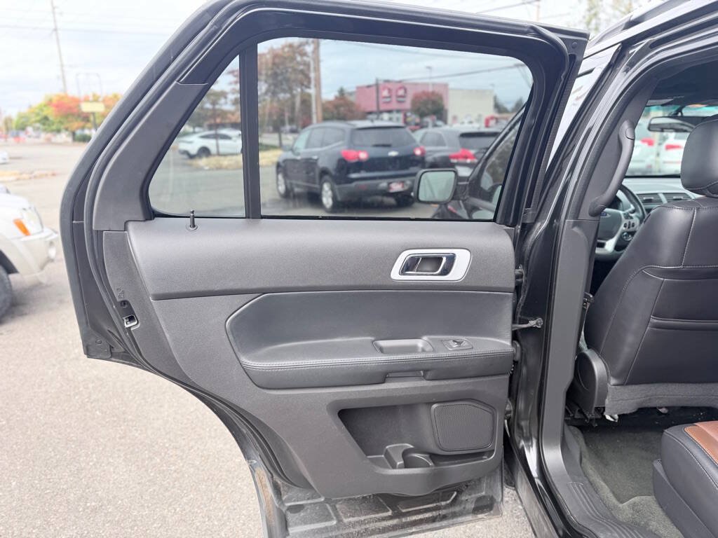 Used 2014 Ford Explorer Limited w/ Equipment Group 301A AWD/4WD image 15