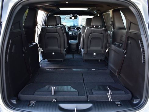 New 2026 Chrysler Pacifica Limited w/ S Appearance Package image 28