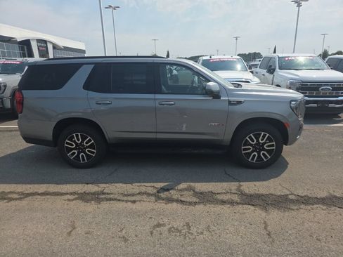 Used 2023 GMC Yukon AT4 w/ Technology Package AWD/4WD image 5