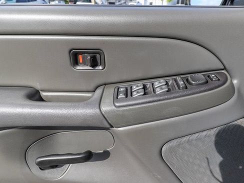 Used 2005 Chevrolet Silverado 2500 LS w/ Snow Plow Prep Package AWD/4WD image 15