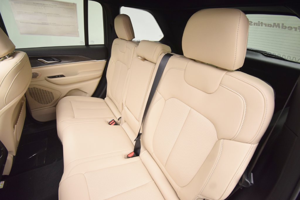 New 2027 Jeep Grand Cherokee Limited AWD/4WD image 38