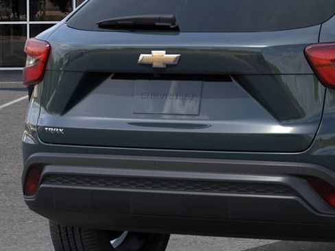 New 2026 Chevrolet Trax LS w/ LS Convenience Package FWD image 14