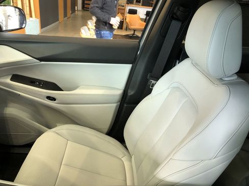 New 2026 Jeep Cherokee Limited image 22