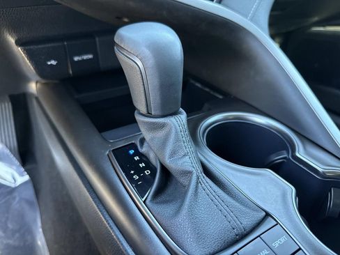 Used 2024 Toyota Camry SE image 32