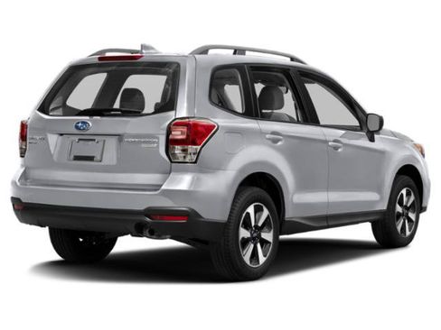Used 2018 Subaru Forester 2.5i w/ Alloy Wheel Package AWD/4WD image 2