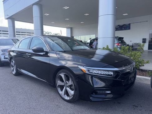 Used 2018 Honda Accord Touring image 1
