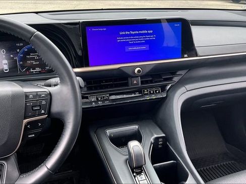 Used 2023 Toyota Crown Limited image 9